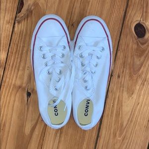 WHITE LOW TOP CONVERSE